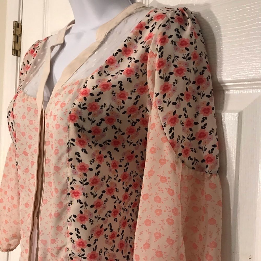 🌈Lauren Conrad XS Button Up Top! - Picture 2 of 7